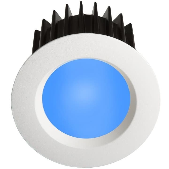 weißer LED-Einbaustrahler in blau leuchtend fürs Smart-Home